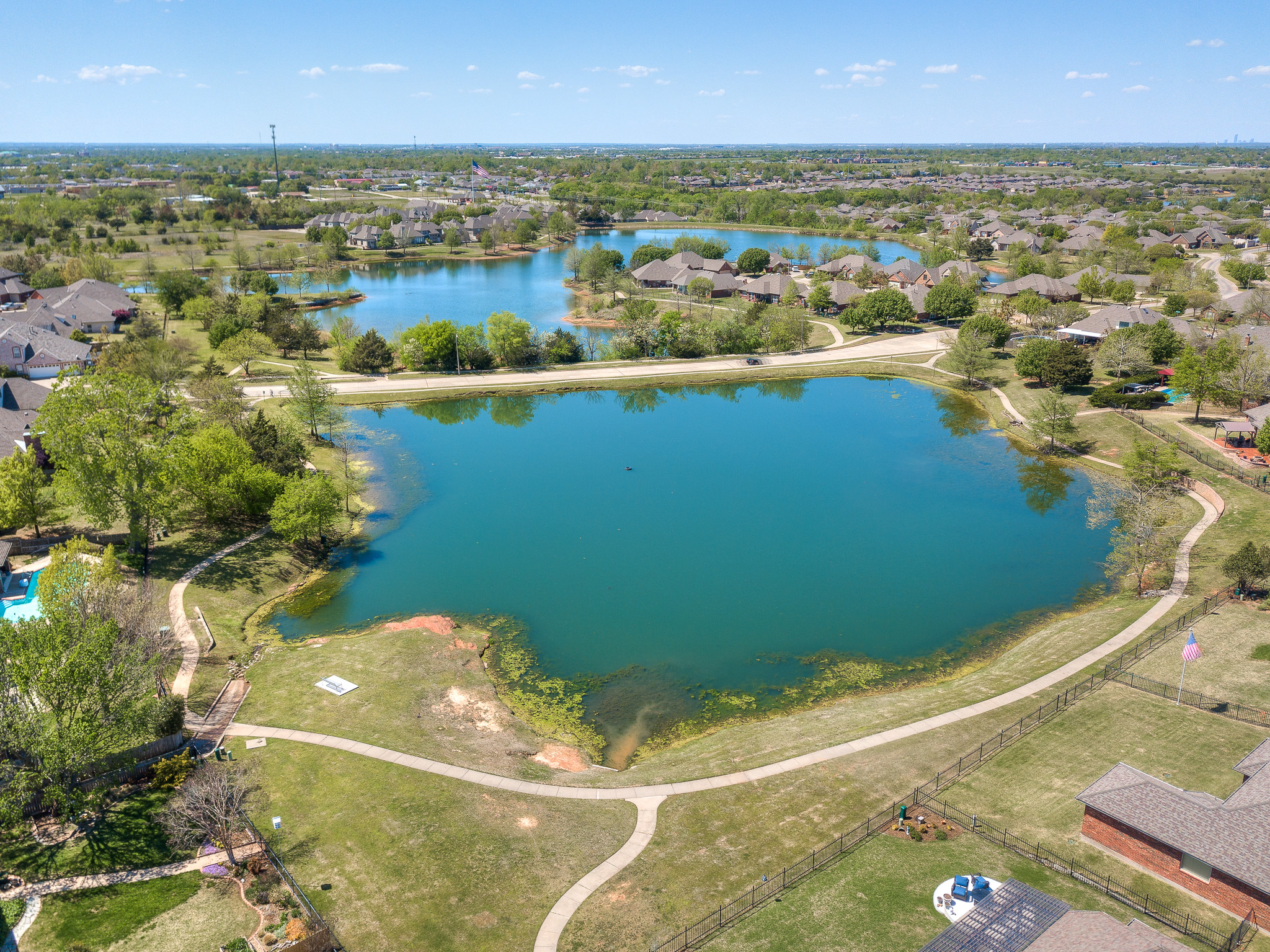 Royal Oaks Norman Oklahoma — the community lake and lakeside park